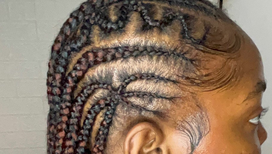 Suki.By.Kim (Afro Mobile Hairdresser) image 1