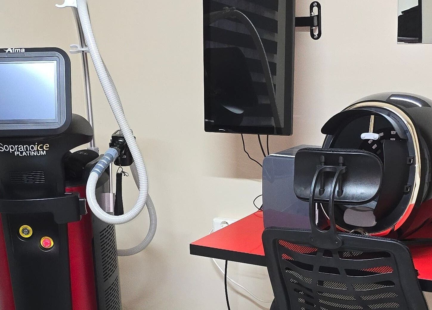 Advanced laser equipment at Sozo Laser Aesthetics in Phoenix, Kwazulu-natal, ZA, offering premium beauty treatments.