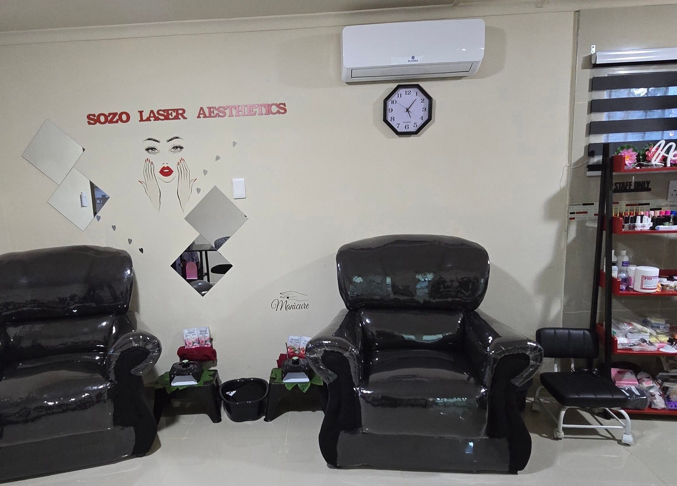 Comfy chairs at Sozo Laser Aesthetics, Phoenix, Kwazulu-natal, ZA, surrounded by a neat beauty setup.
