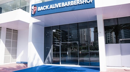 Back Alive Barbershop | Marina – obraz 3