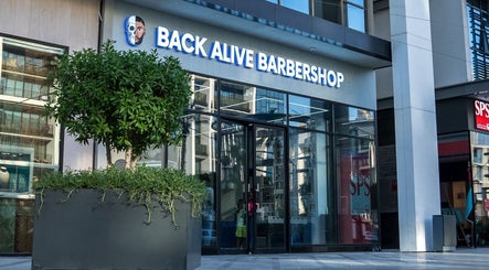 Back Alive Barbershop | City Walk slika 3