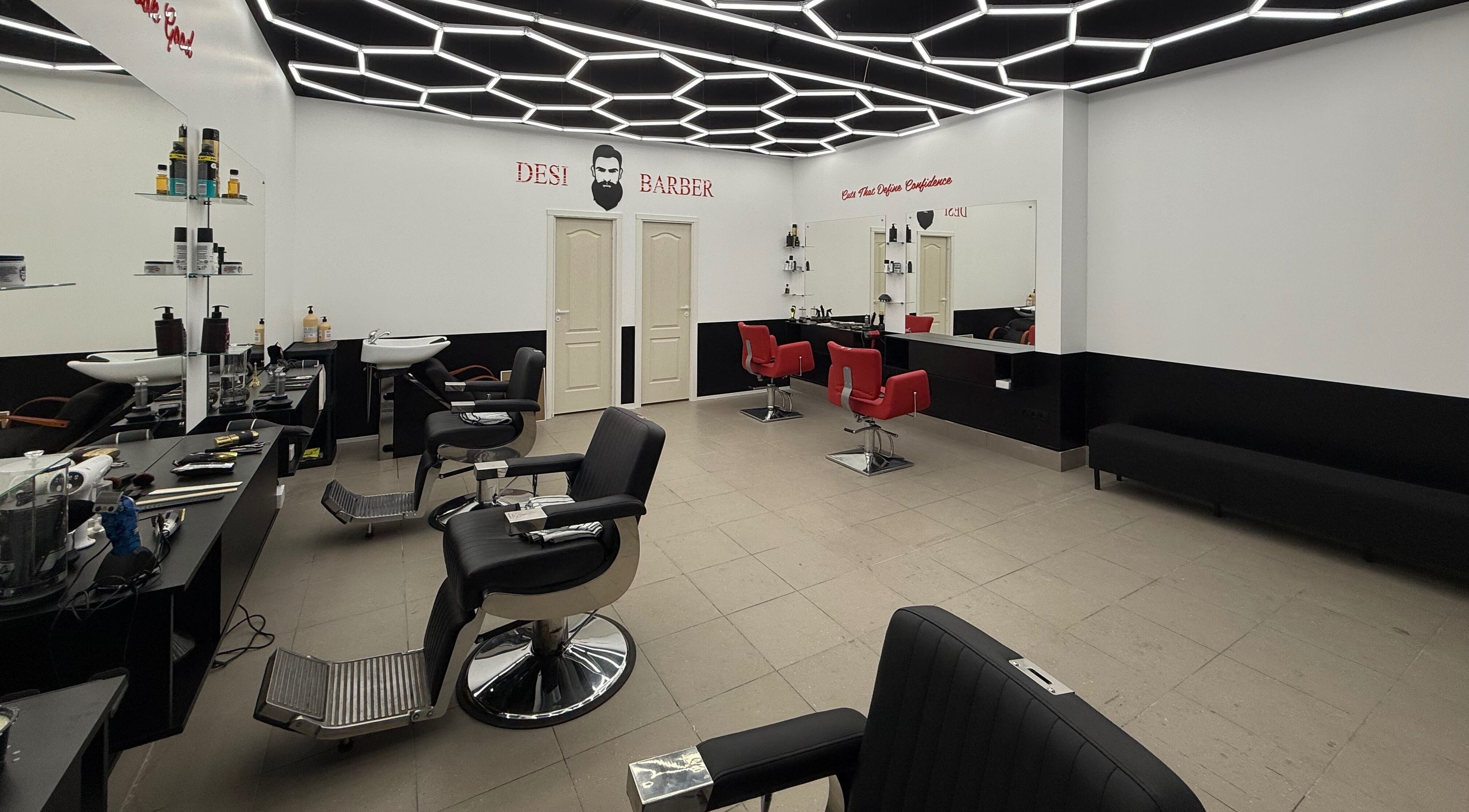 Chic interior of Desi (Āgenskalna Tirgus) barbershop in Rīga, LV with stylish chairs and mirrors.