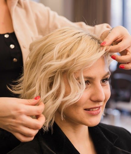 Jads Hairdressing & Beauty image 2