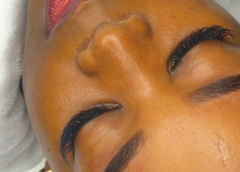 Elegant eyebrow treatment at Hunny's Clinique in Rustenburg, North West, ZA enhances natural beauty.