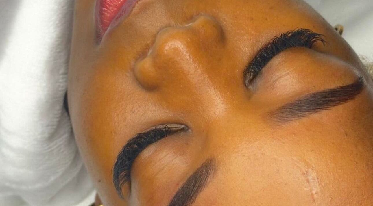 Elegant eyebrow treatment at Hunny's Clinique in Rustenburg, North West, ZA enhances natural beauty.