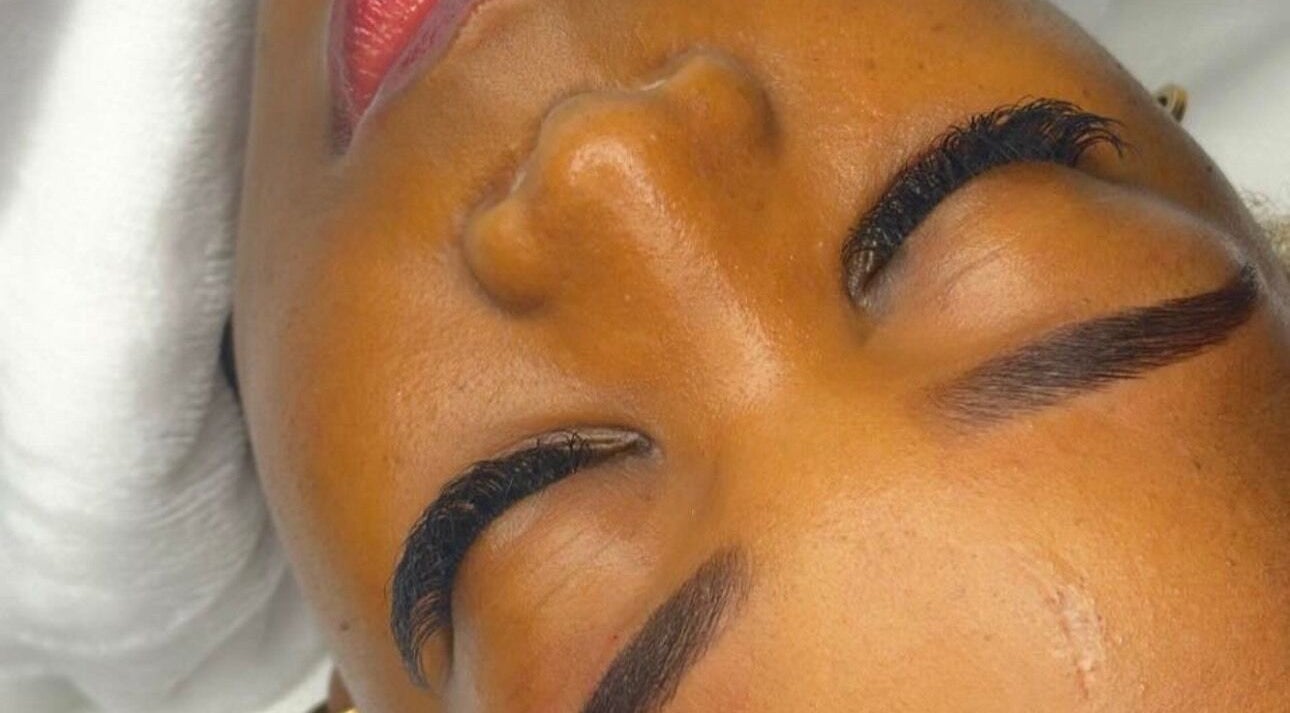Elegant eyebrow treatment at Hunny's Clinique in Rustenburg, North West, ZA enhances natural beauty.