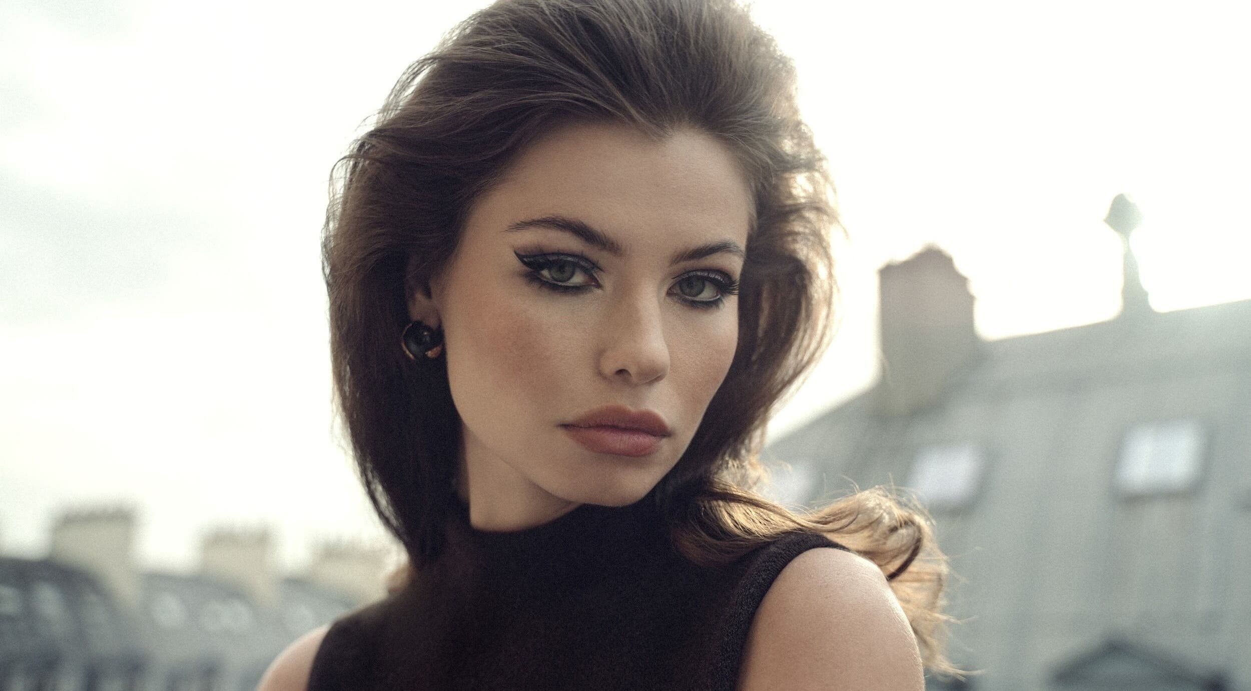 Elegant woman showcasing beauty outside Gagaevamua, Paris, Île-de-France, FR.