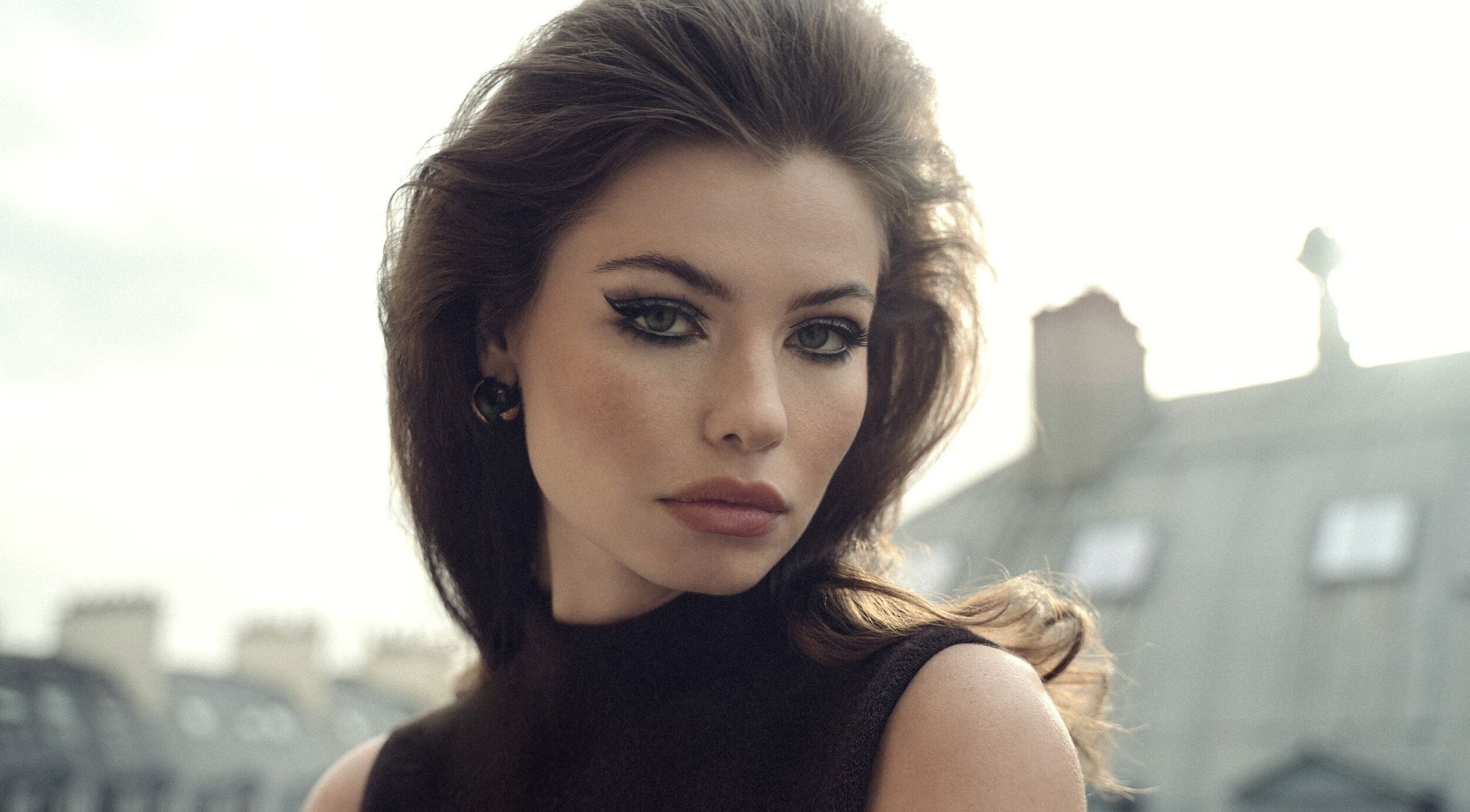 Elegant woman showcasing beauty outside Gagaevamua, Paris, Île-de-France, FR.