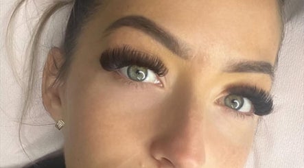 Lashed by Livx – kuva 3