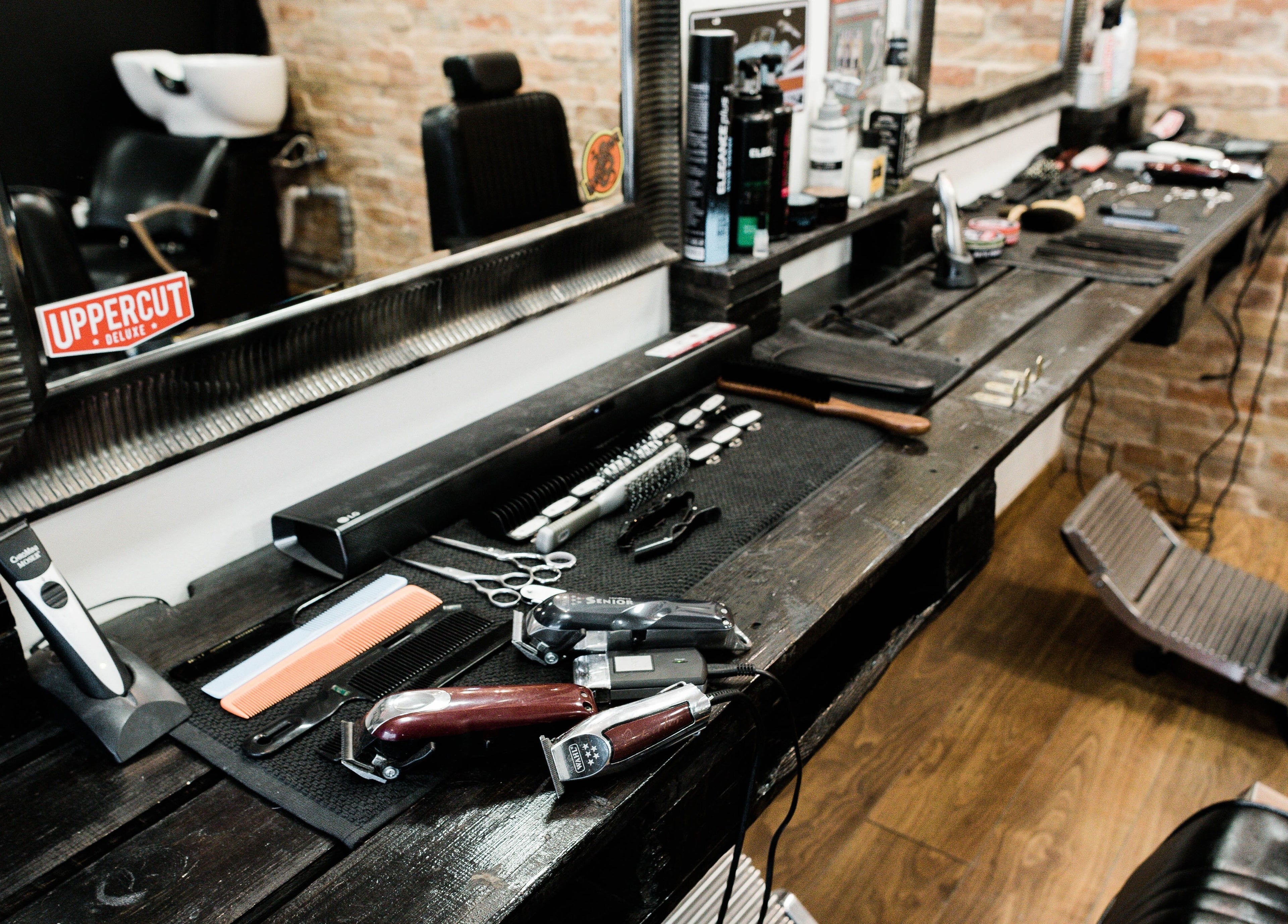 Professzionális borotvaeszközök Barbershop Allstars üzletében, Budapest, Magyar, HU.