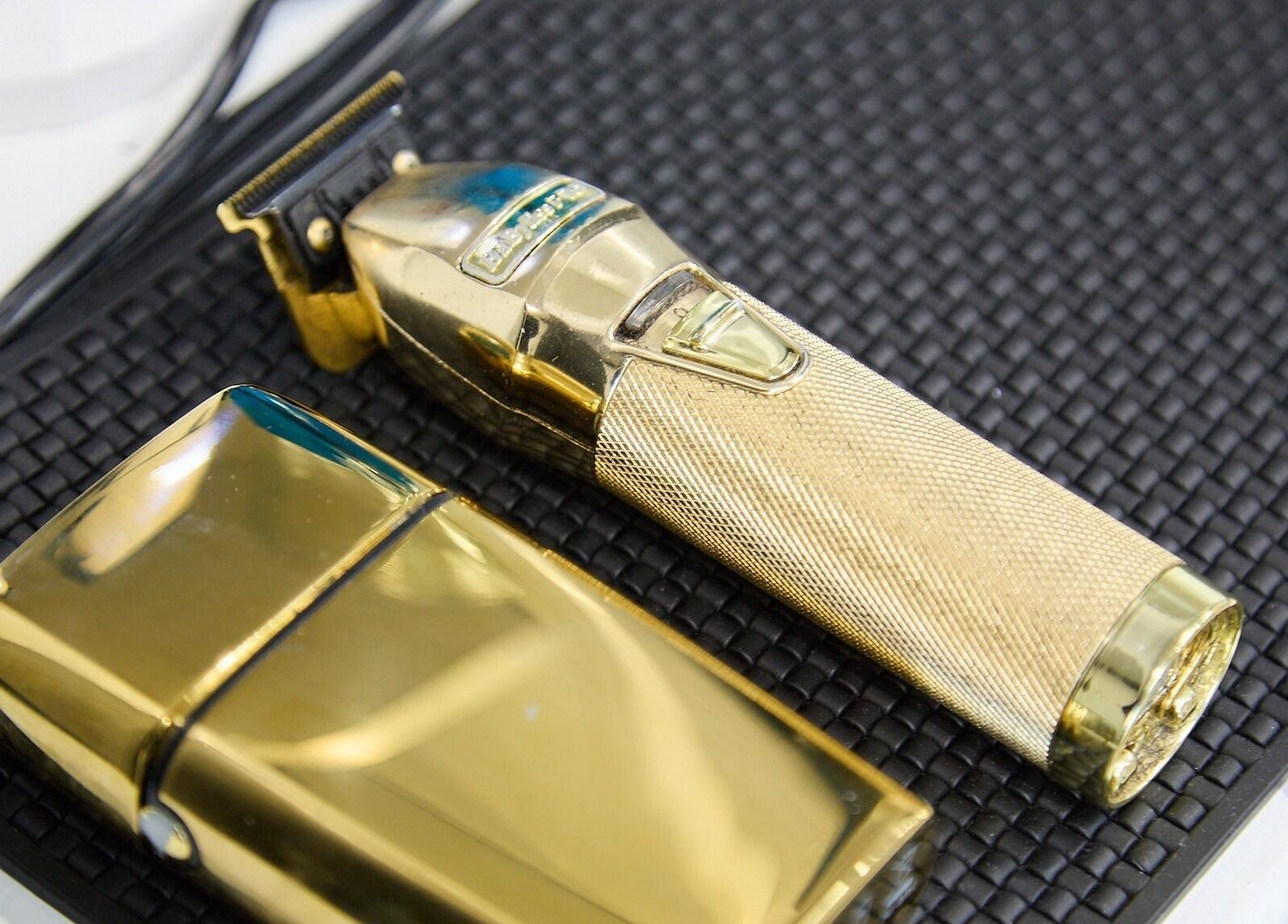 Luxury gold clippers at Verve Barbering - Surry Hills, enhancing premium grooming in Surry Hills, New South Wales, AU.