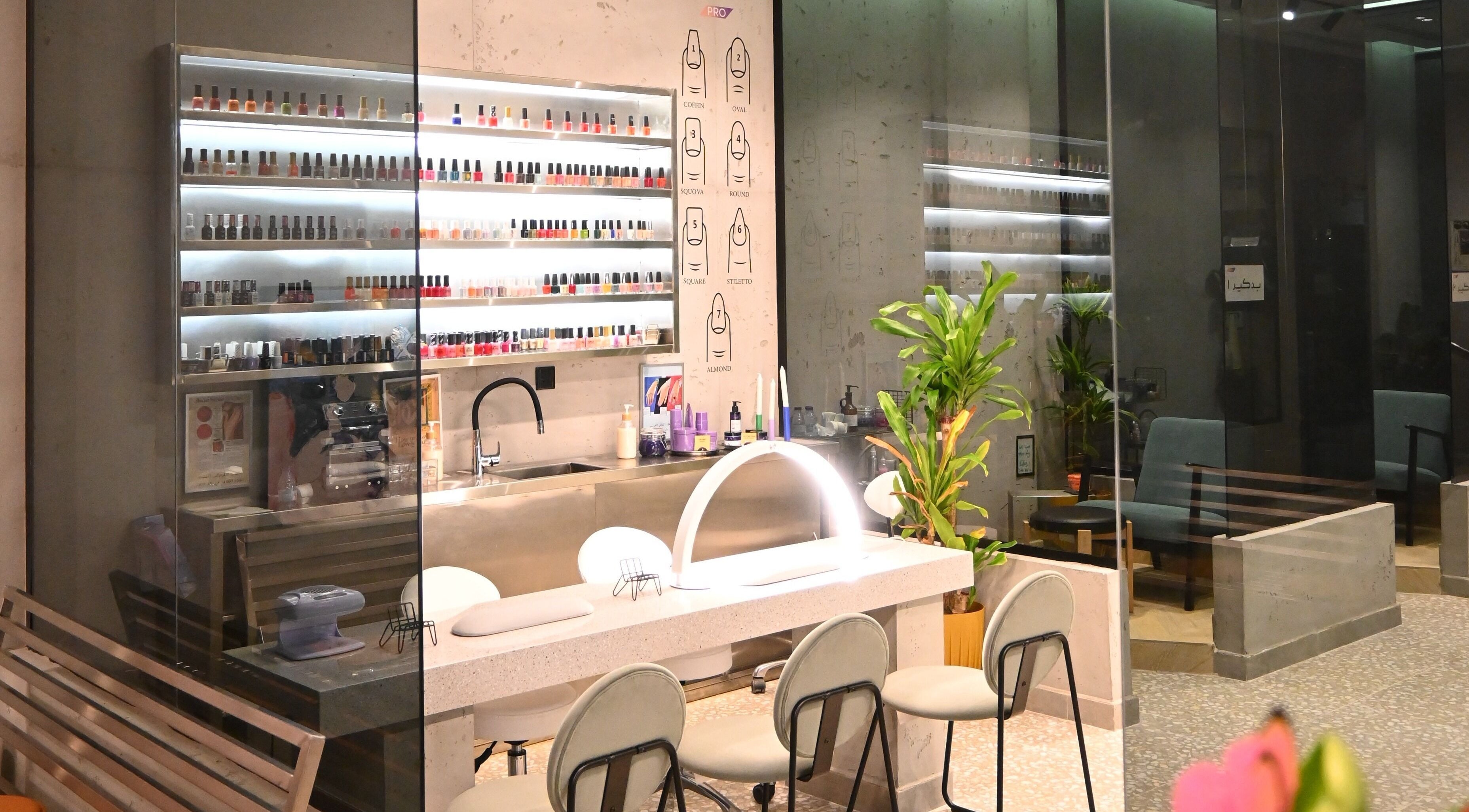 صالون مانيكير أنيق في الشعلة┃Salis، الدمام، المنطقة الشرقية، السعودية.