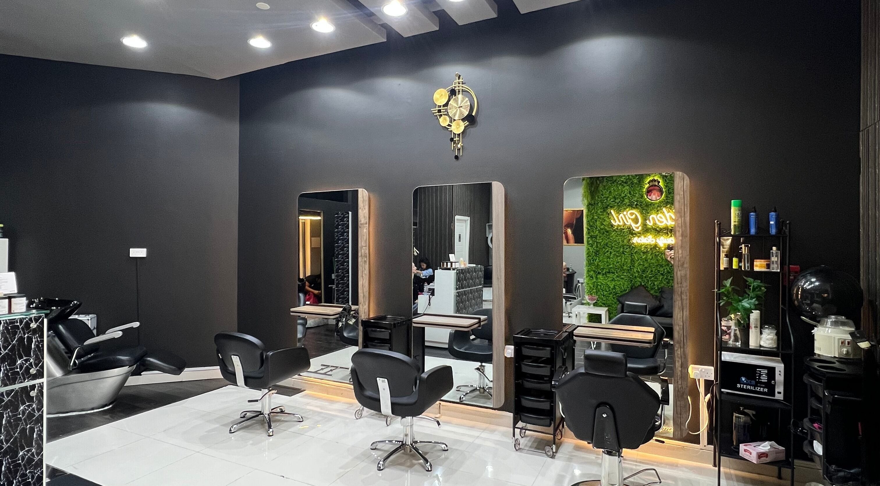 Modern interior of Golden Girl Beauty Salon in Dubai, AE with stylish workstations and sleek black chairs.