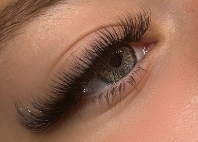 Close-up of expertly done eyelash extensions at Stephanie Rose Aesthetics, CESSNOCK, New South Wales, AU.