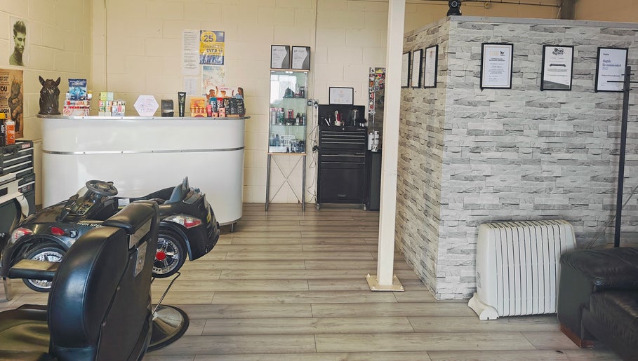 Fades'n'Shaves Barbers & Tanning Salon slika 1