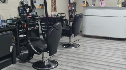 Fades'n'Shaves Barbers & Tanning Salon slika 2