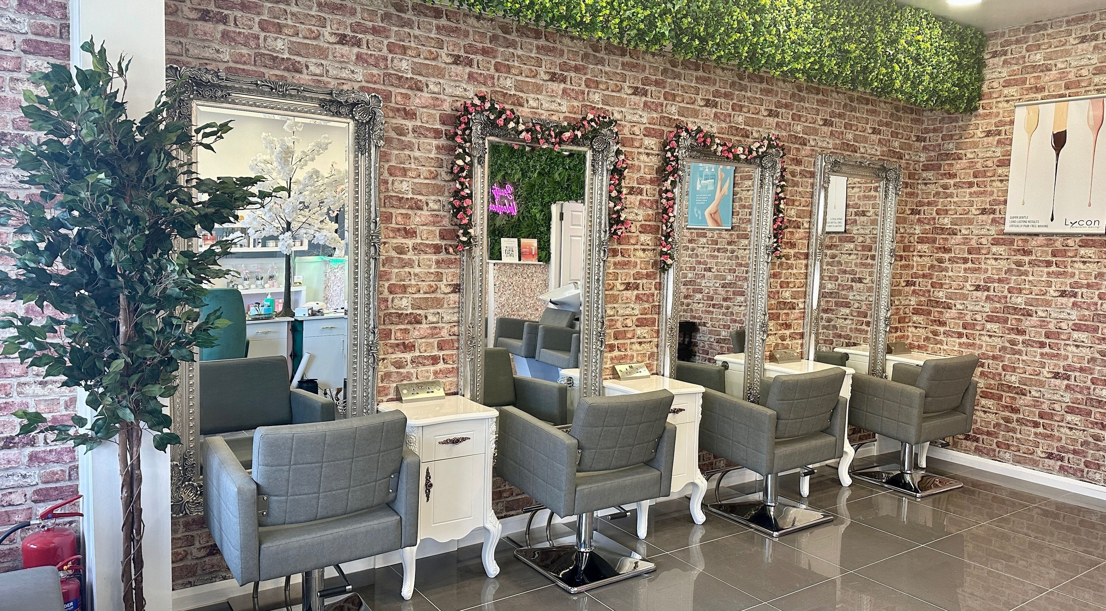 Elegant salon interior with chairs and mirrors at Beauty Unleashed Multi Award Winning Hair and Beauty salon, Edinburgh, Scotland, GB.