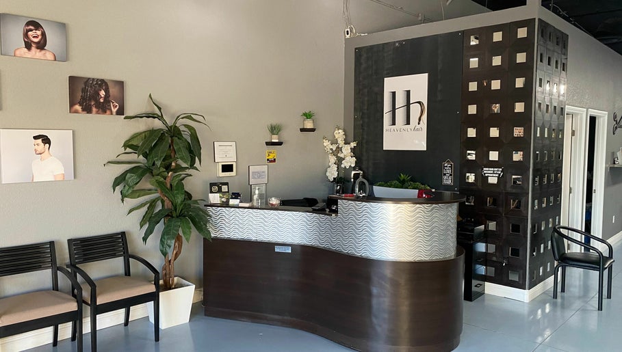Heavenly Hair Salon, Cuts, and Beauty afbeelding 1
