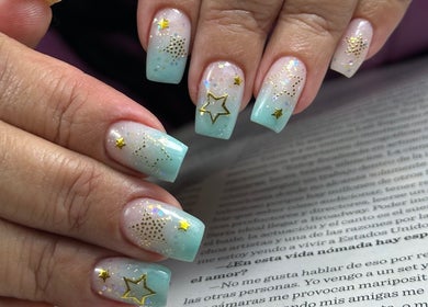 Uñas decoradas con diseño de estrellas en Bonitas Villa Alemana, Villa Alemana, Valparaíso, CL.