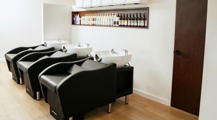 Forme Hair Salon, Yaletown Bild 2