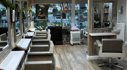 Salon at No.1