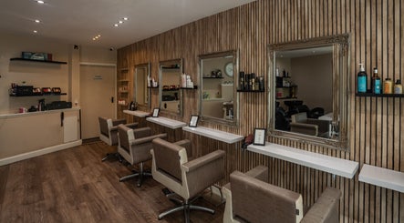 Salon at No.1