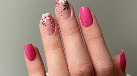 Happy Nails Victoria imagem 2