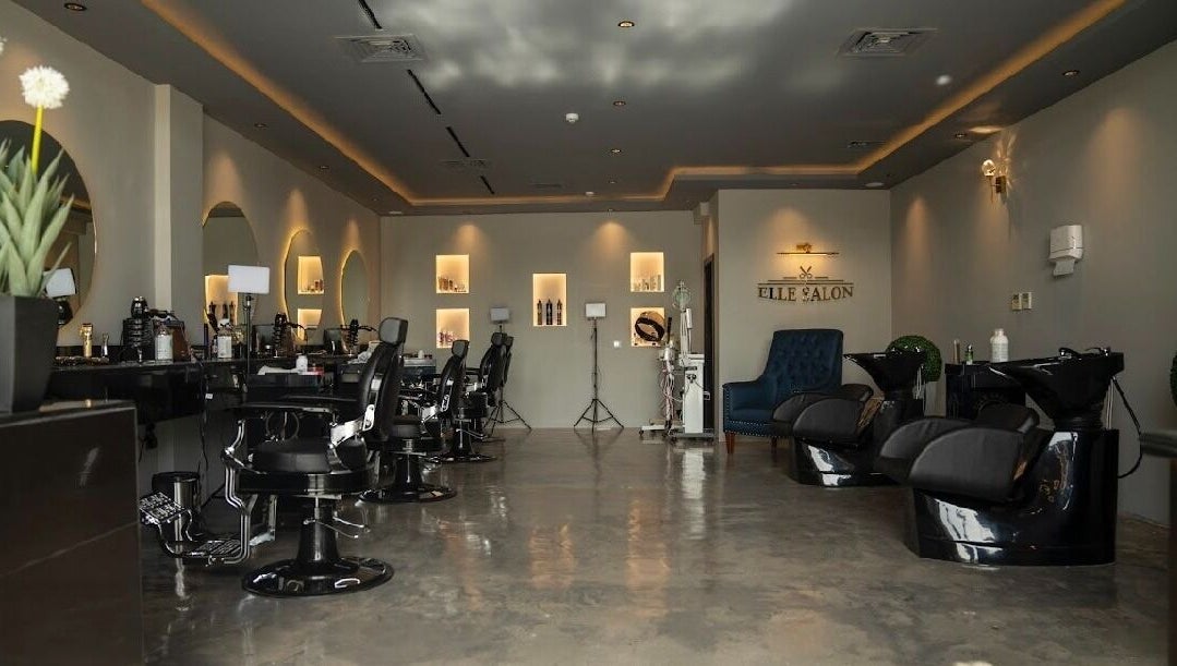 Modern interior of Elle Salon, الخبر, المنطقة الشرقية, SA, featuring sleek styling stations and a tranquil ambiance.