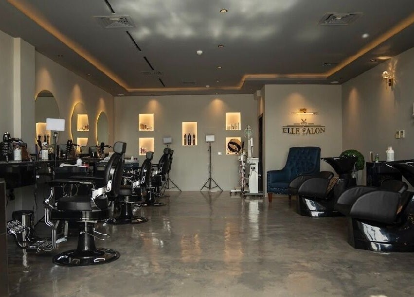 Modern interior of Elle Salon, الخبر, المنطقة الشرقية, SA, featuring sleek styling stations and a tranquil ambiance.
