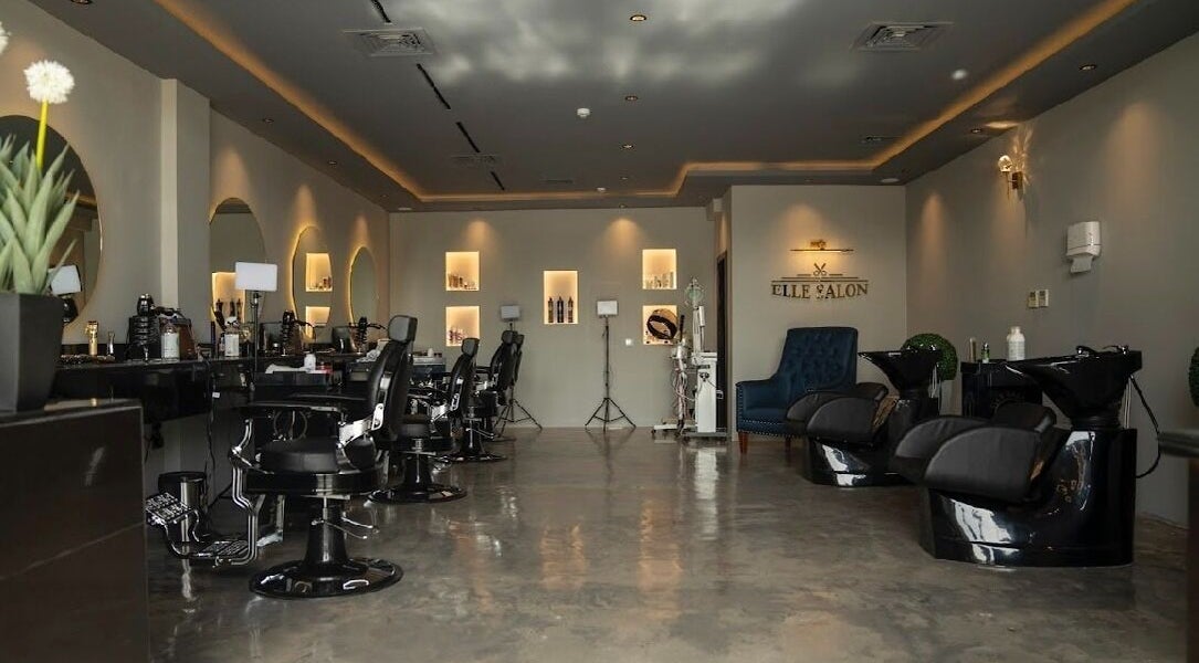 Modern interior of Elle Salon, الخبر, المنطقة الشرقية, SA, featuring sleek styling stations and a tranquil ambiance.