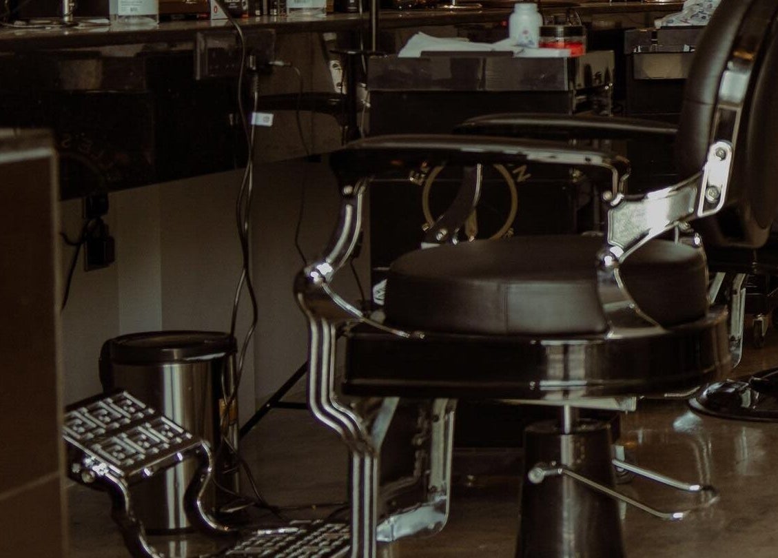 Modern salon chairs at Elle Salon in الخبر, المنطقة الشرقية, SA, showcasing stylish and comfortable seating.