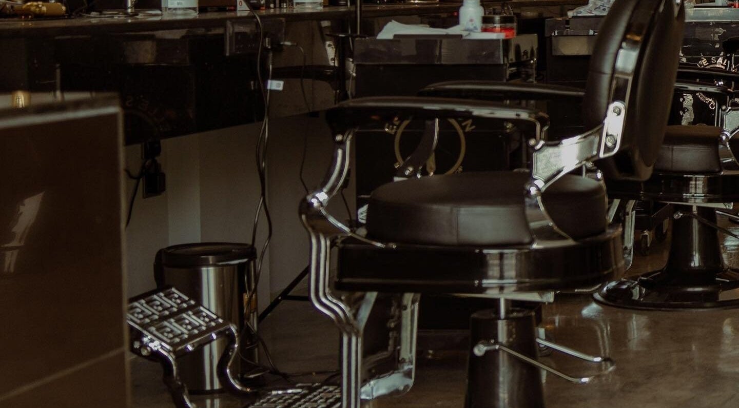 Modern salon chairs at Elle Salon in الخبر, المنطقة الشرقية, SA, showcasing stylish and comfortable seating.