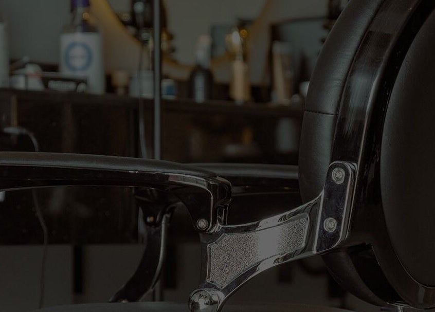 Sleek salon chair at Elle Salon, الخبر, المنطقة الشرقية, SA, showcasing luxurious beauty experience.