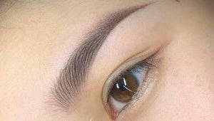 Expertly shaped brow at Vy Brows Academy, Houston, Texas, US, showcasing precision and care.