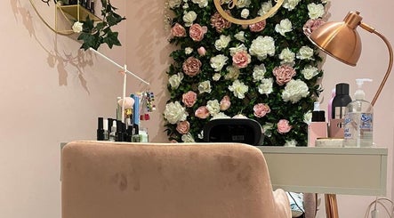 Chique Hair & Beauty