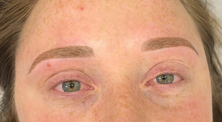 Knockout Brows image 3