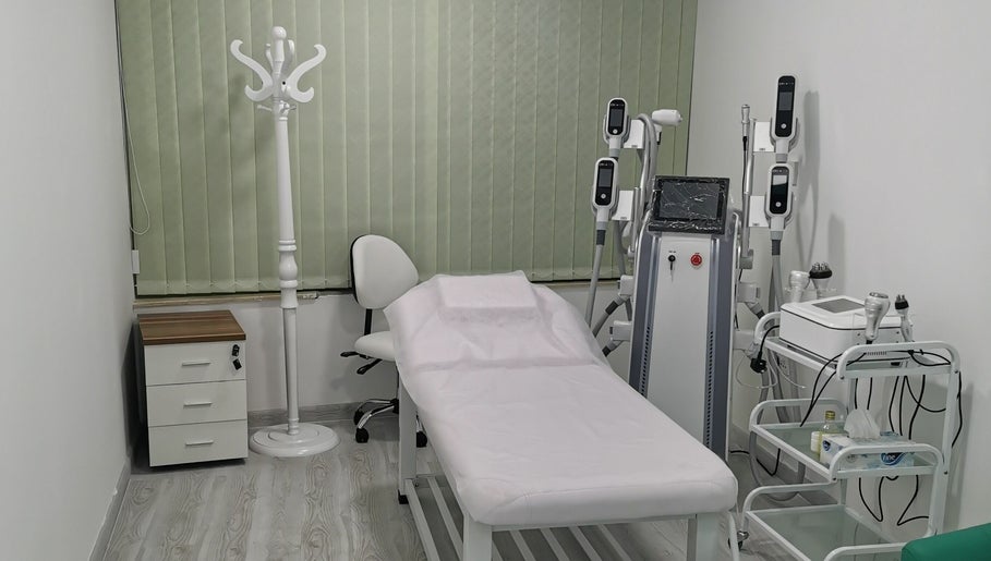 HMS Fat Freezing Slimming Therapy Center image 1