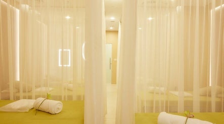 The ZUU Ladies Massage Spa Lounge | Home Service afbeelding 3