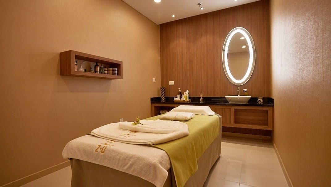 Relaxing massage room at The ZUU Ladies Massage Spa Lounge, Dubai, Dubai, AE with ambient lighting and plush linens.