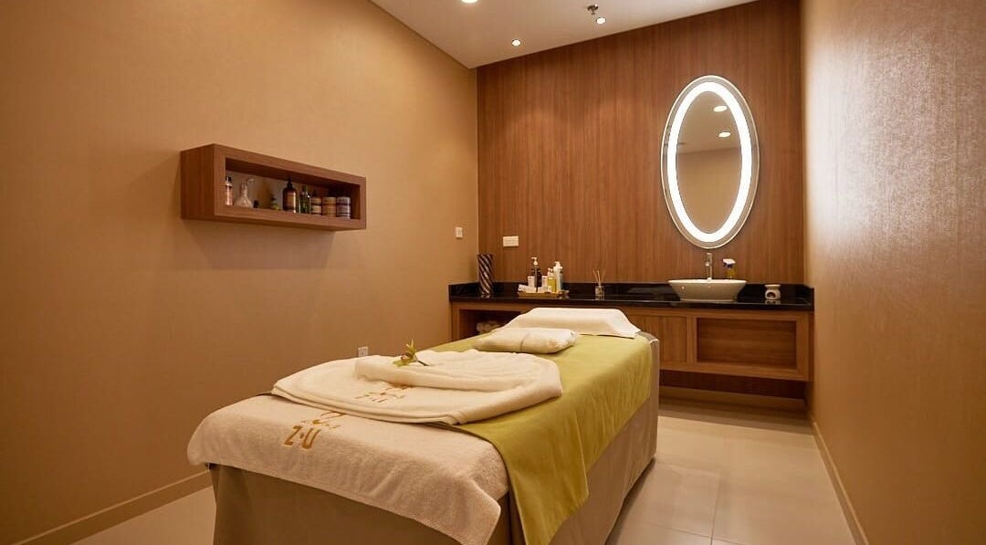 Relaxing massage room at The ZUU Ladies Massage Spa Lounge, Dubai, Dubai, AE with ambient lighting and plush linens.