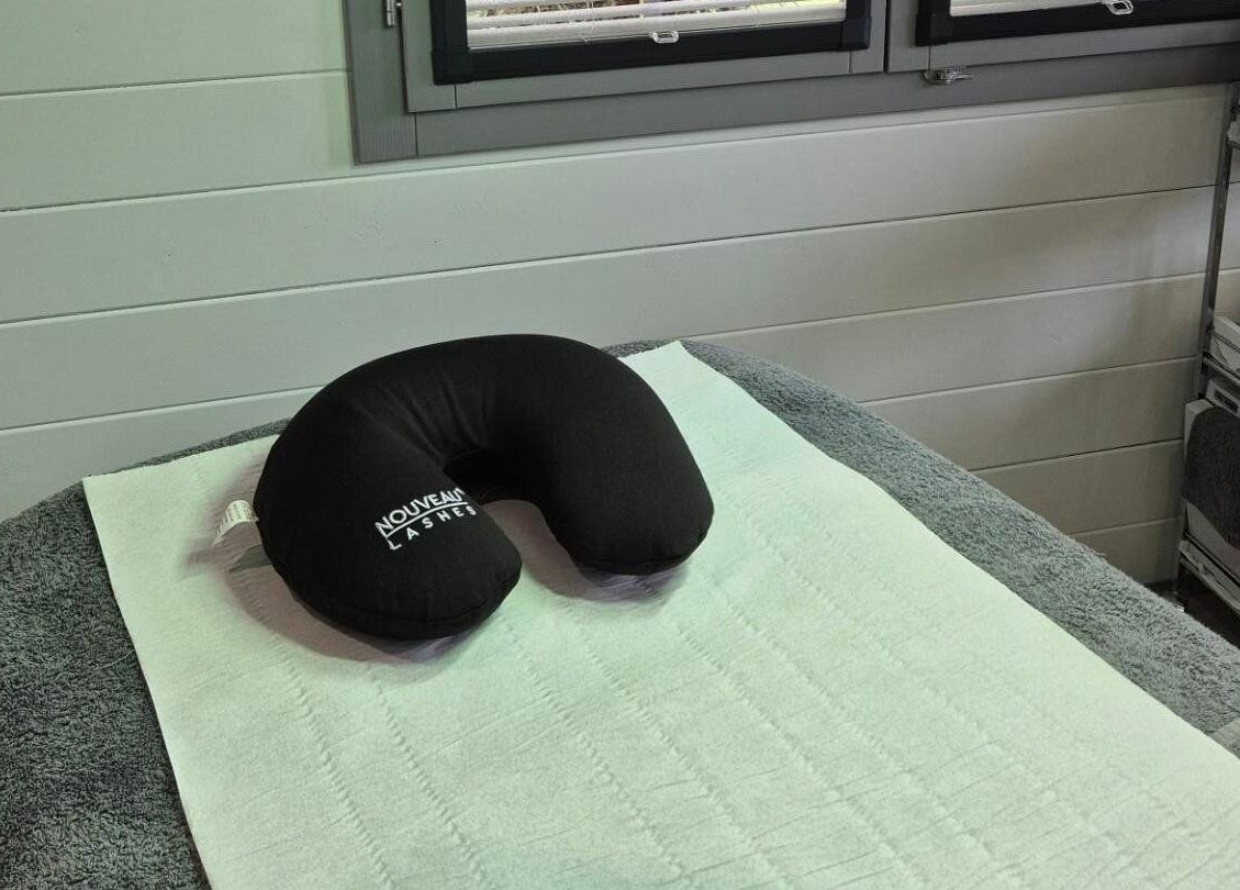 Tranquil massage table in Beautopia, BANFF, GB, with a plush, inviting setup.