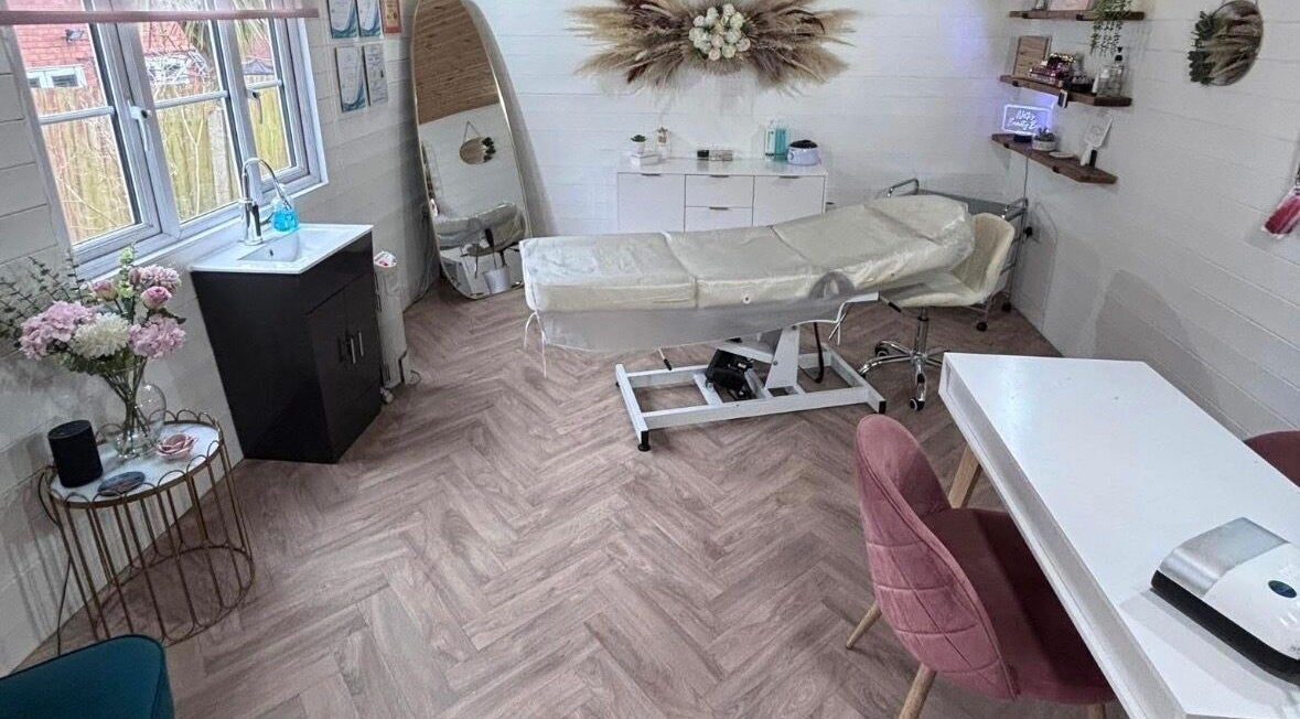 Relaxing treatment room at Netti's Beauty Bar in Telford, England, GB, featuring modern decor and a comfortable massage table.