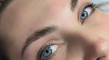 Beautiful eyebrow treatment at Netti's Beauty Bar, Telford, England, GB enhancing natural beauty.