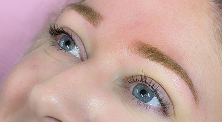 Close-up of perfectly styled brows and lashes at Netti's Beauty Bar, Telford, England, GB.