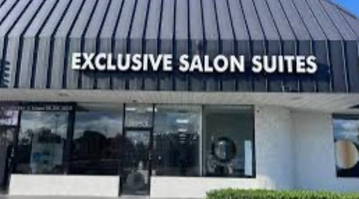 Exterior view of Ooh Lala By Frenchie Hairdresser located in Pembroke Pines, Florida, US.