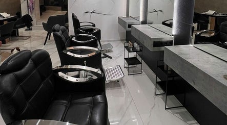 Circle Beauty Salon image 2