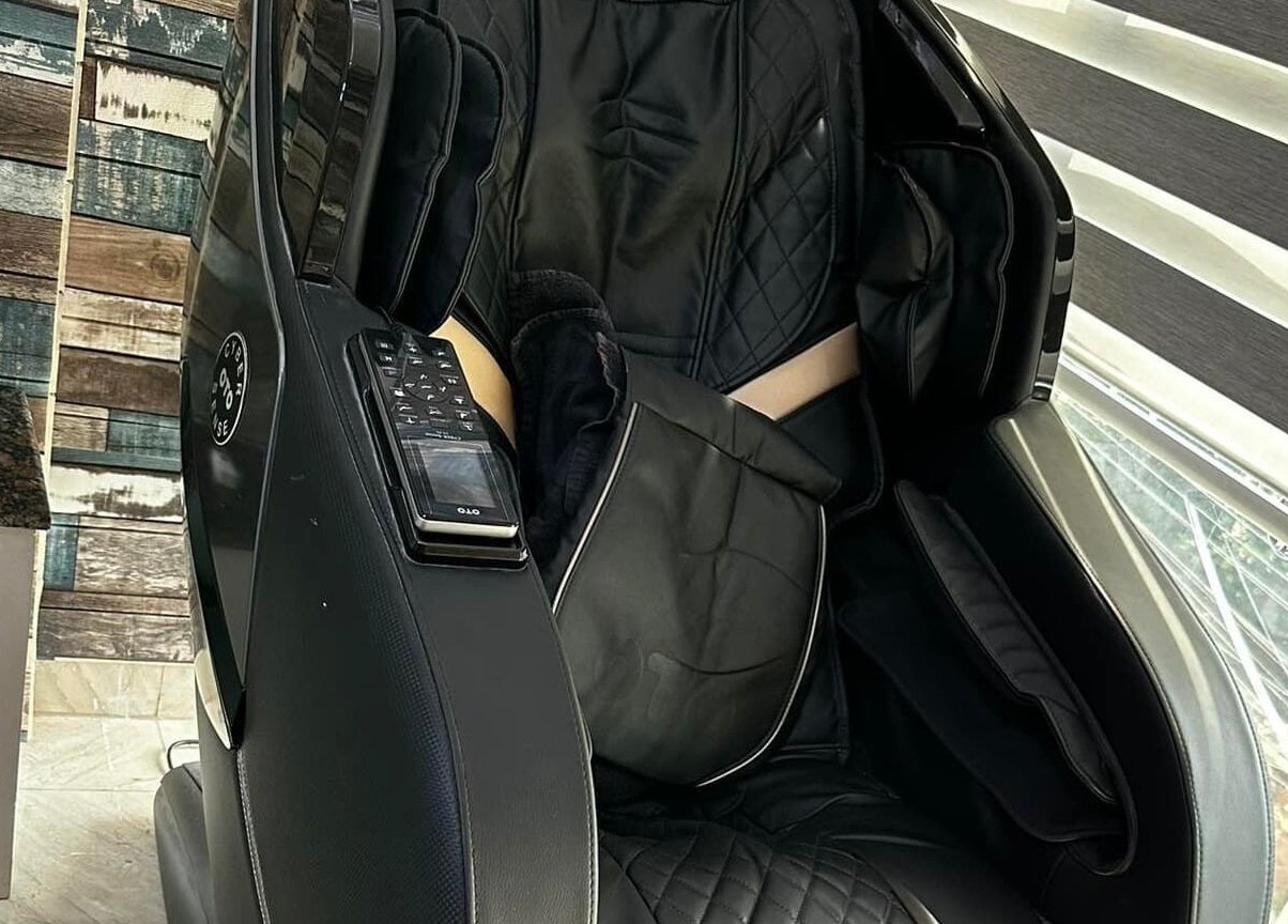 Luxurious massage chair at Trendy Trim, Dhaka, Dhaka Division, BD, offering premium wellness experiences.