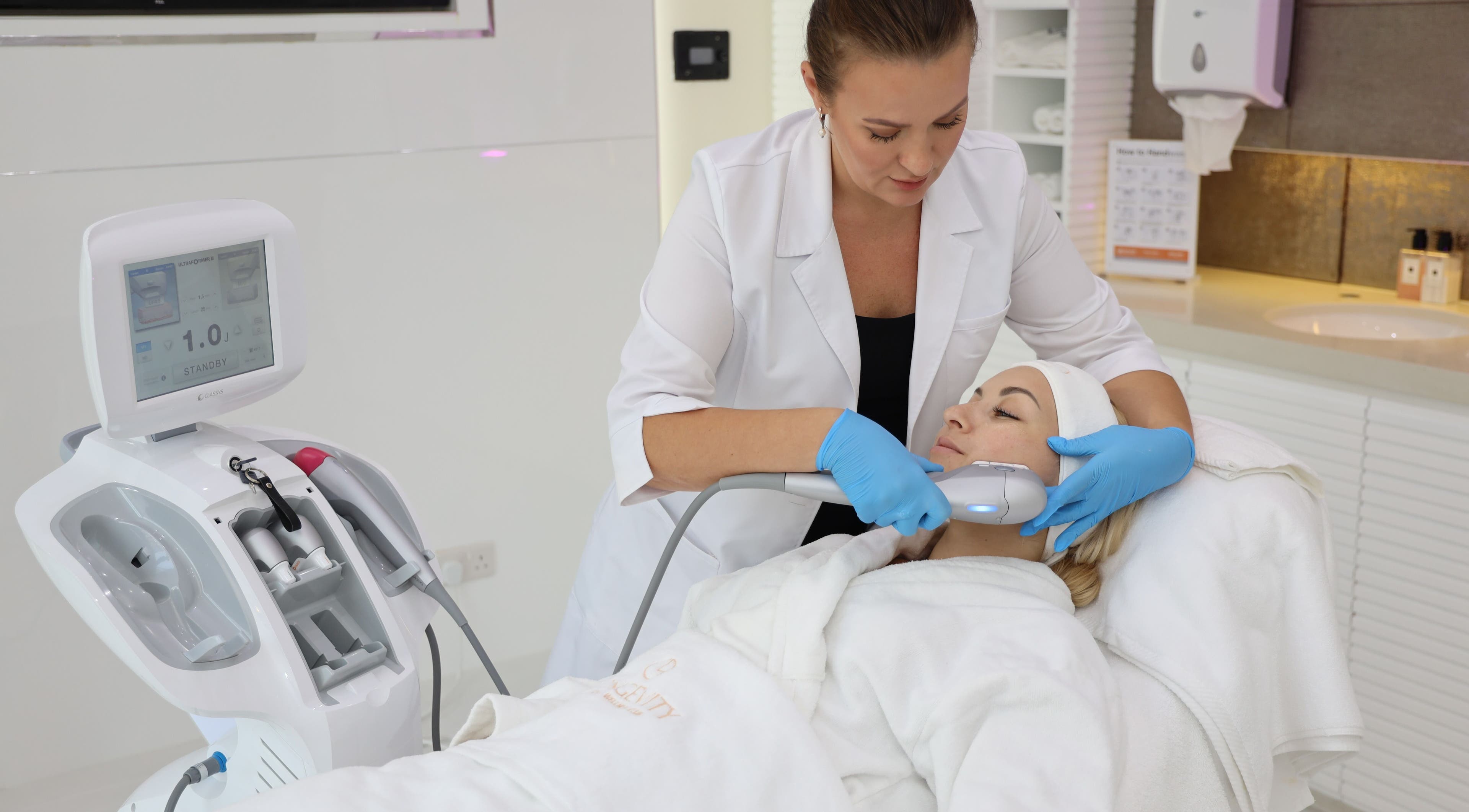 Facial treatment at Longevity Health and Wellness Club, دبي, دبي, AE. Aesthetician using advanced equipment.