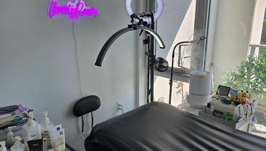 Lashes & Korean Facials (Brentwood) by Lani Luu – kuva 1