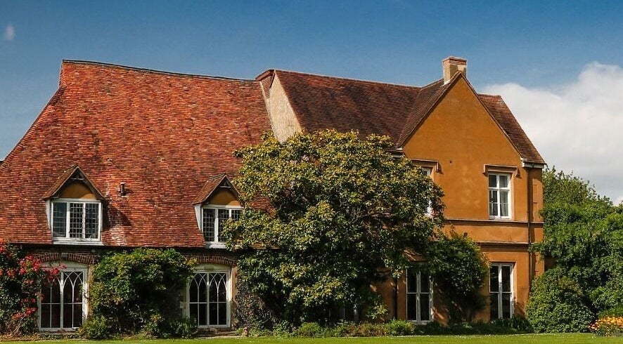 Historic building of NC Wellbeing in Meopham, England, GB surrounded by lush greenery.